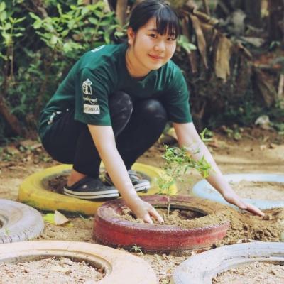 スリランカでチャイルドケア＆地域奉仕活動　楳森⽩唯