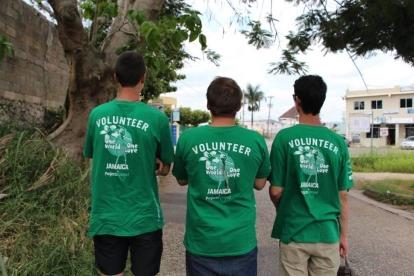 Volunteers walk the streets of Mandeville during their English language course in Jamaica