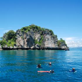 Projects Abroad staff preparing for a dive in Thailand on a Marine Conservation Project
