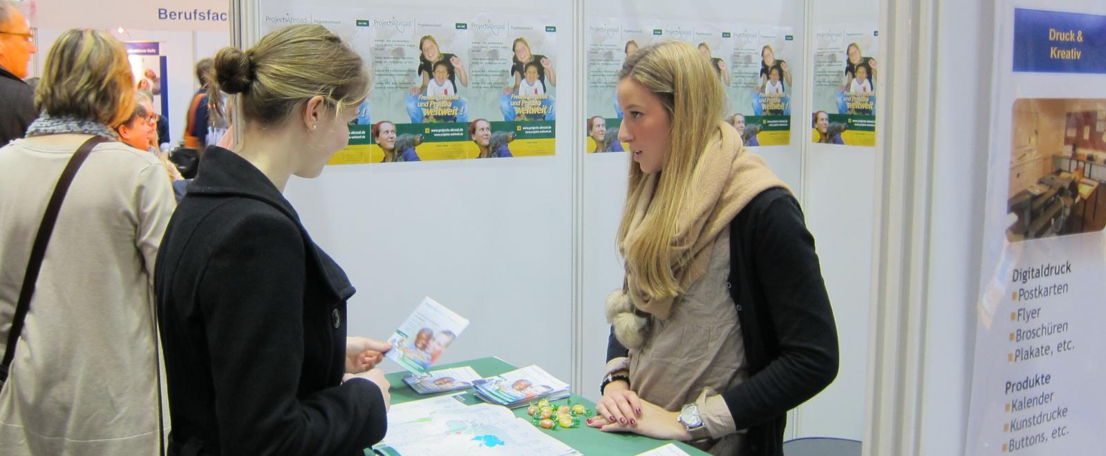 A Projects Abroad staff member chats to a career fair attendant about volunteering abroad.