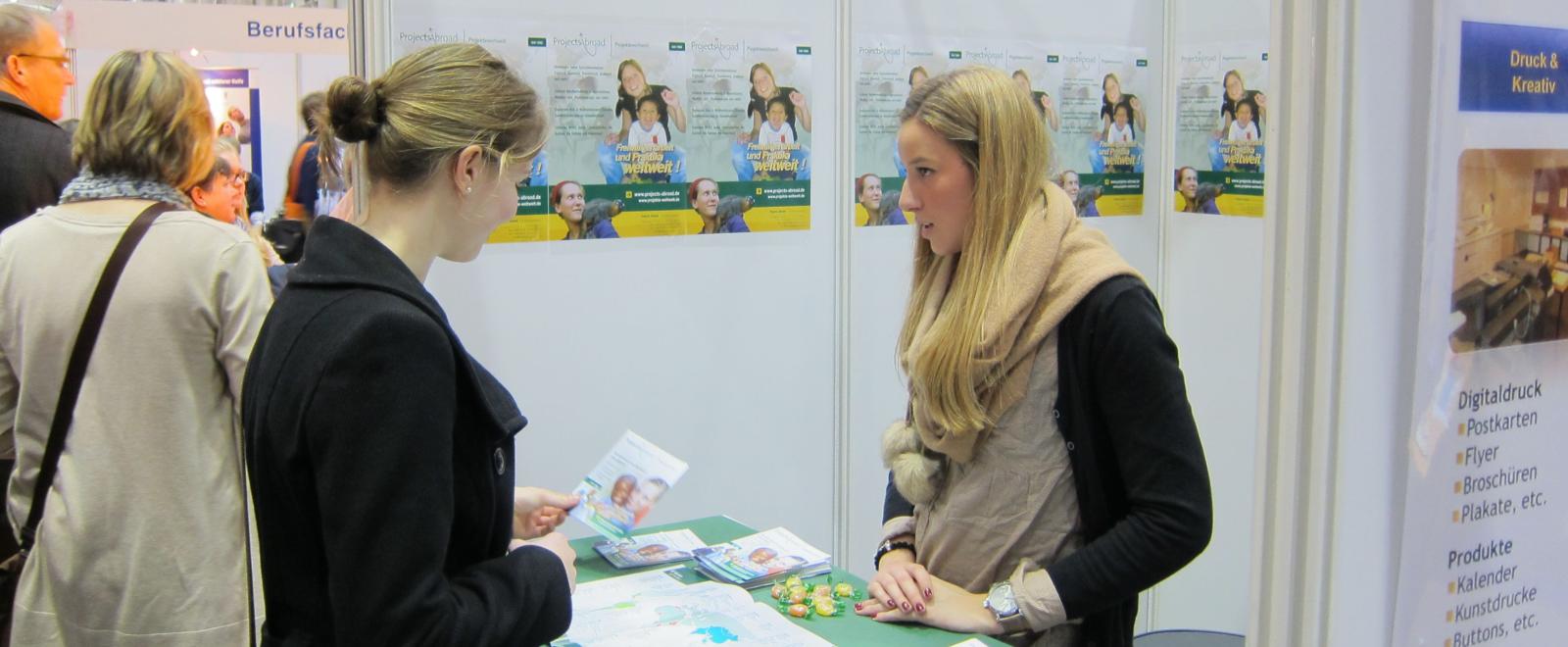 A Projects Abroad staff member chats to a career fair attendant about volunteering abroad.