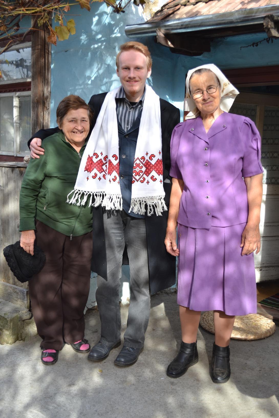 Projects Abroad volunteer in Romania interacting with local women