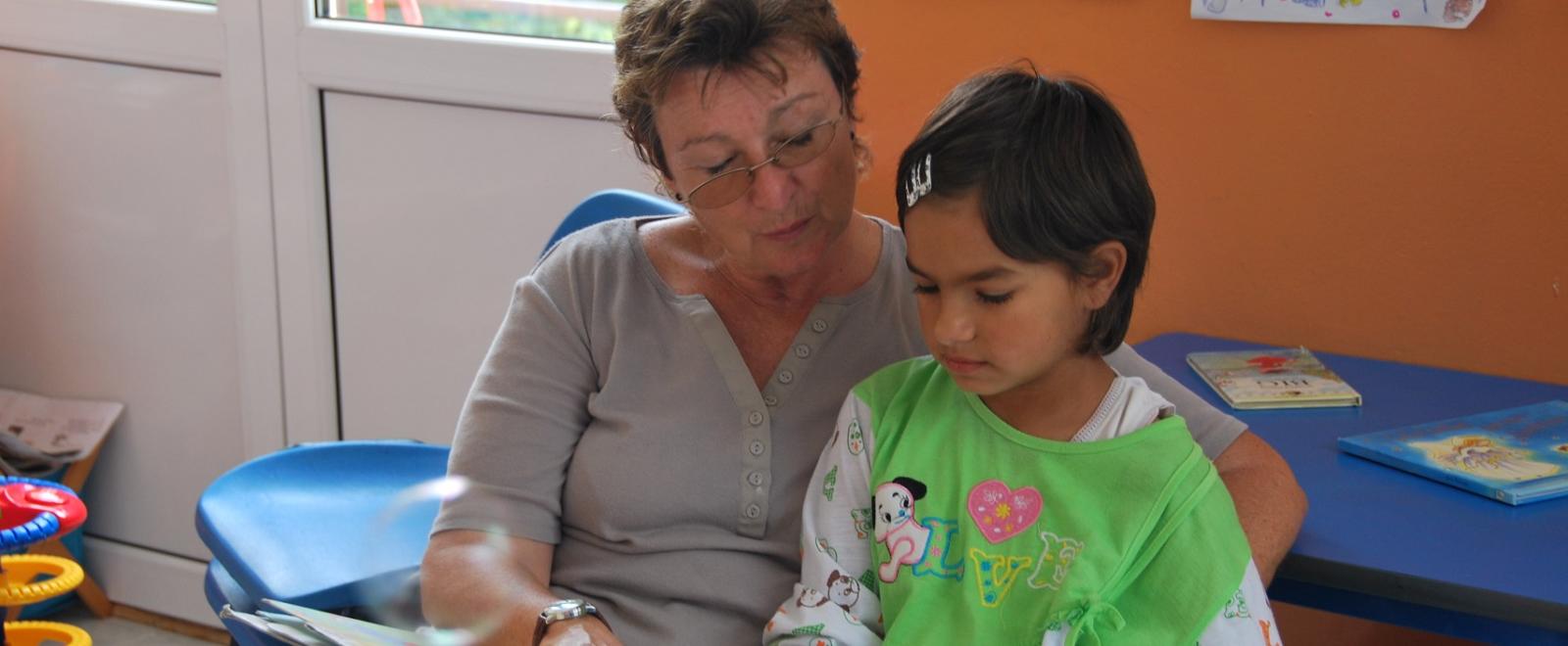 Projects Abroad adult volunteer works on childcare project in Romania
