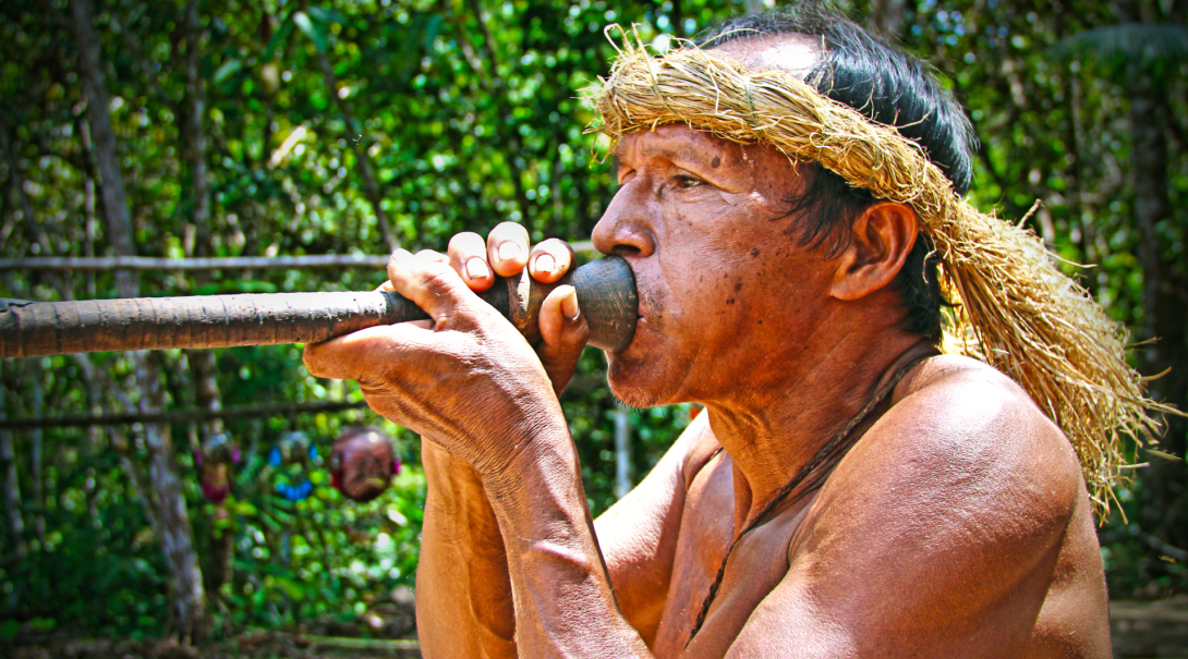 Practice archery and blowing darts with the Bribri