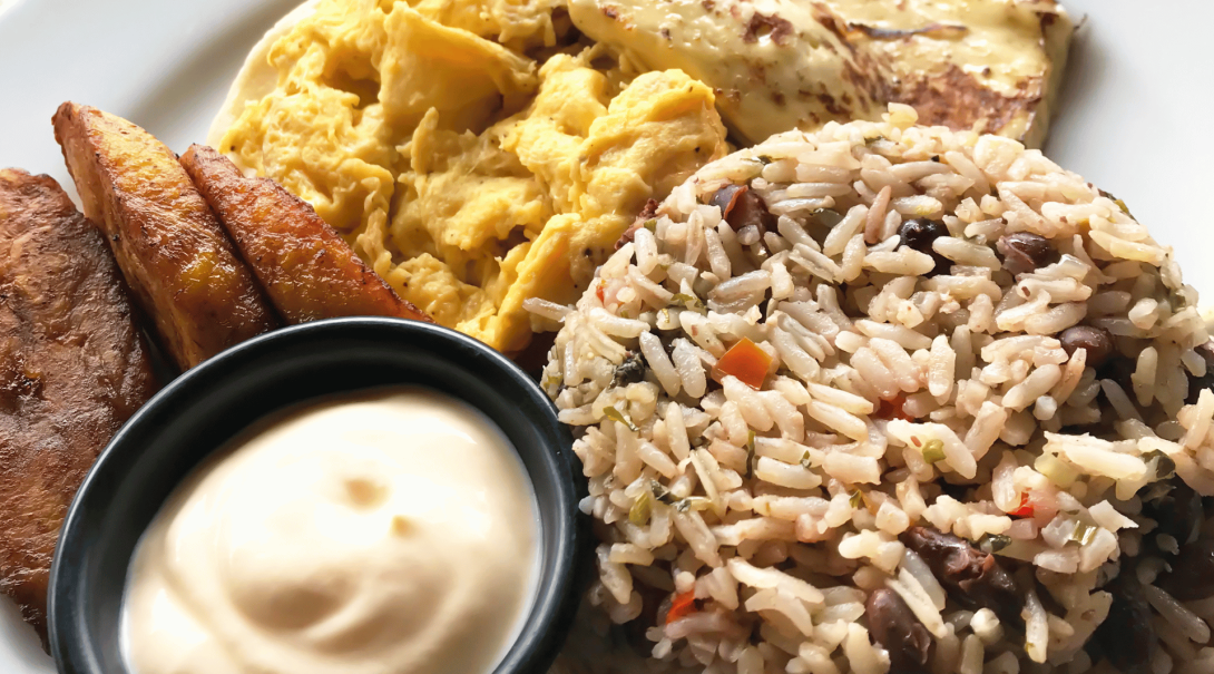 A traditional Costa Rican breakfast of rice, beans, egg, cheese, and plantain